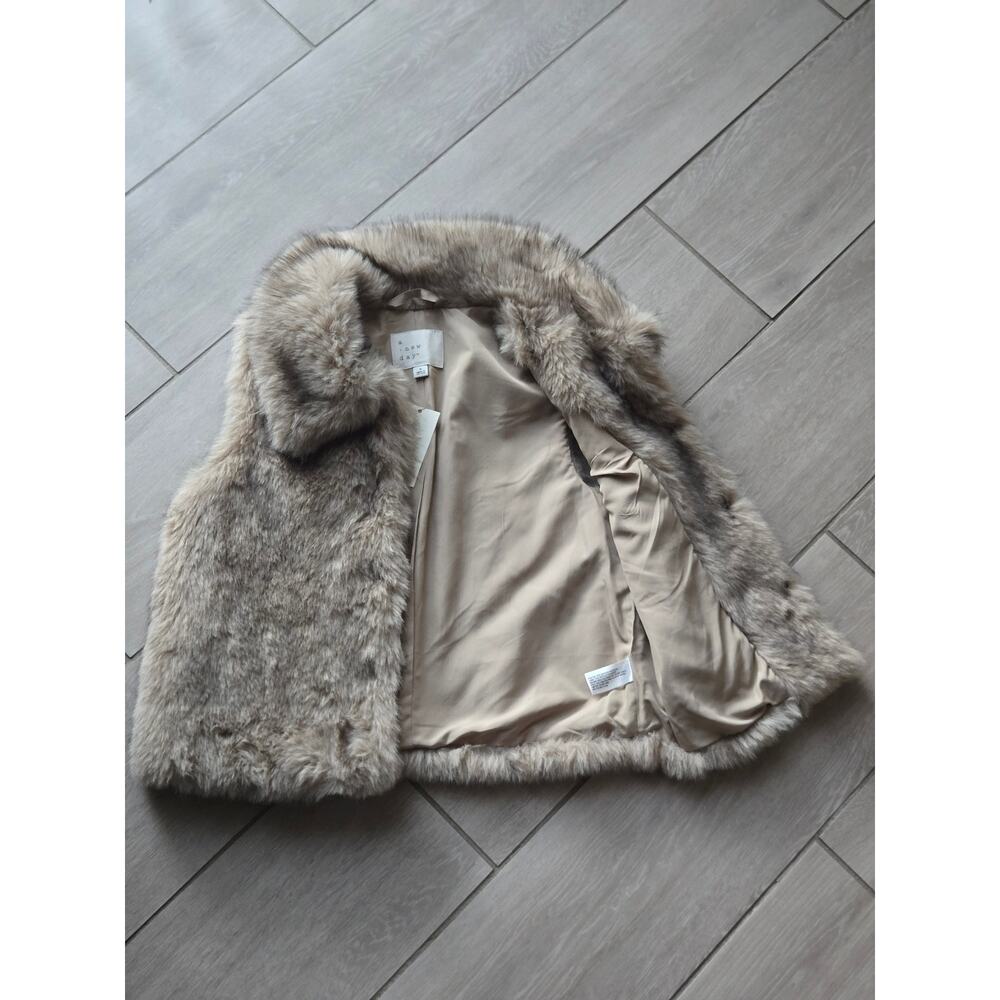 A New Day Faux Fur Open Front Vest Size Small Tan Beige Brown - Picture 4 of 9